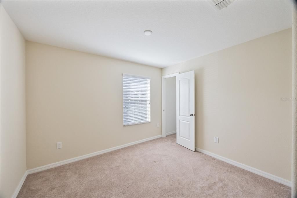 合同活跃: $245,000 (4 贝兹, 3 浴室, 1612 平方英尺)