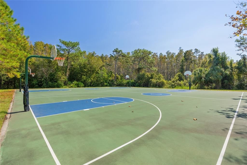 合同活跃: $245,000 (4 贝兹, 3 浴室, 1612 平方英尺)