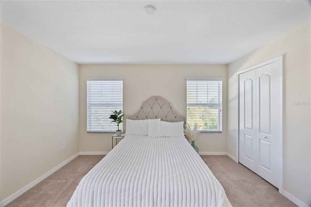 合同活跃: $245,000 (4 贝兹, 3 浴室, 1612 平方英尺)