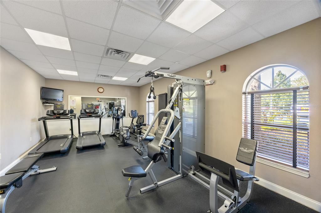 合同活跃: $245,000 (4 贝兹, 3 浴室, 1612 平方英尺)