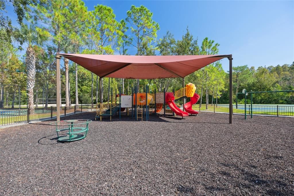 合同活跃: $245,000 (4 贝兹, 3 浴室, 1612 平方英尺)