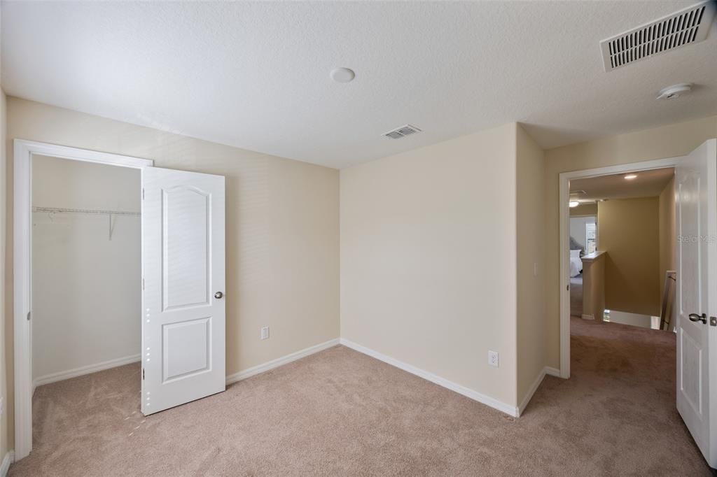 合同活跃: $245,000 (4 贝兹, 3 浴室, 1612 平方英尺)