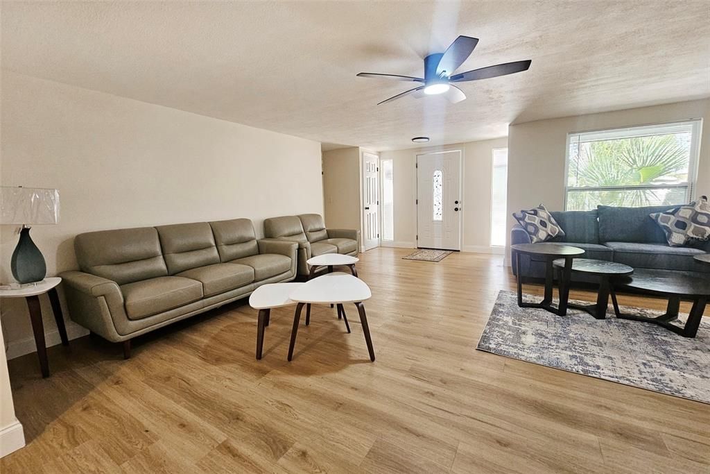 На продажу: $475,000 (3 спален, 2 ванн, 1711 Квадратных фут)