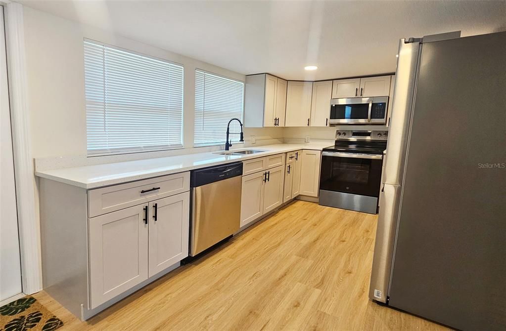 На продажу: $475,000 (3 спален, 2 ванн, 1711 Квадратных фут)