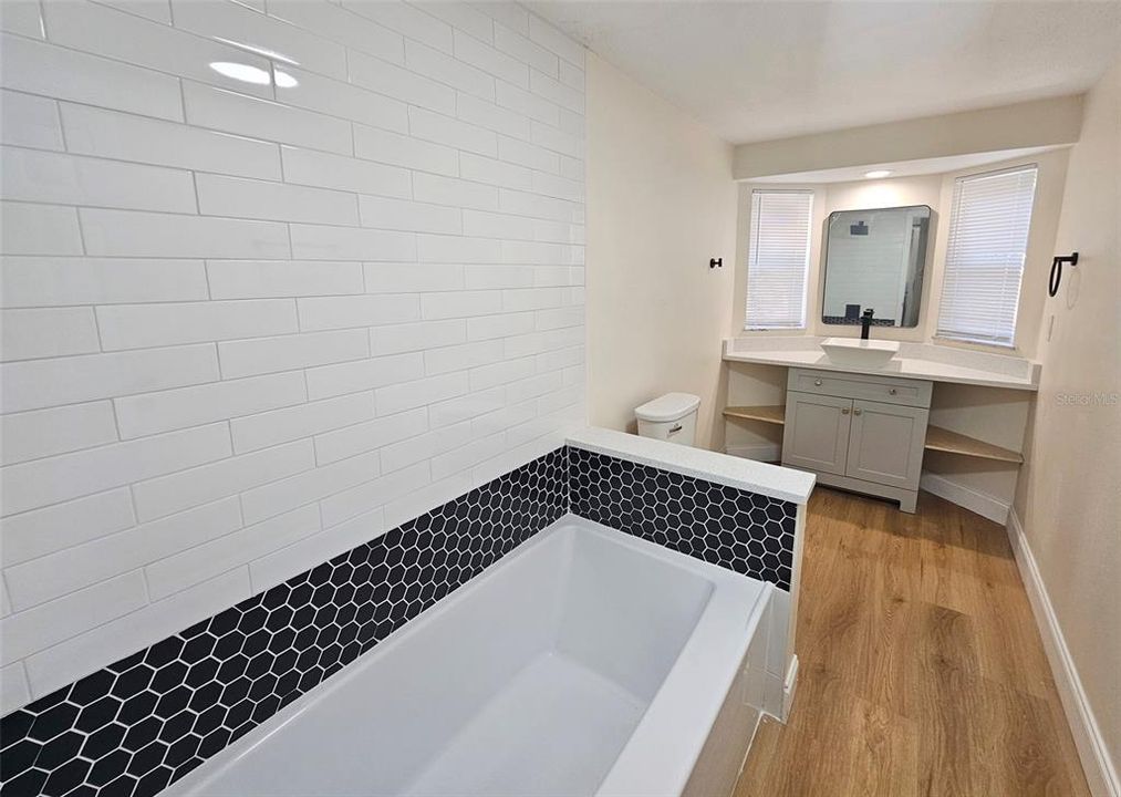 На продажу: $475,000 (3 спален, 2 ванн, 1711 Квадратных фут)