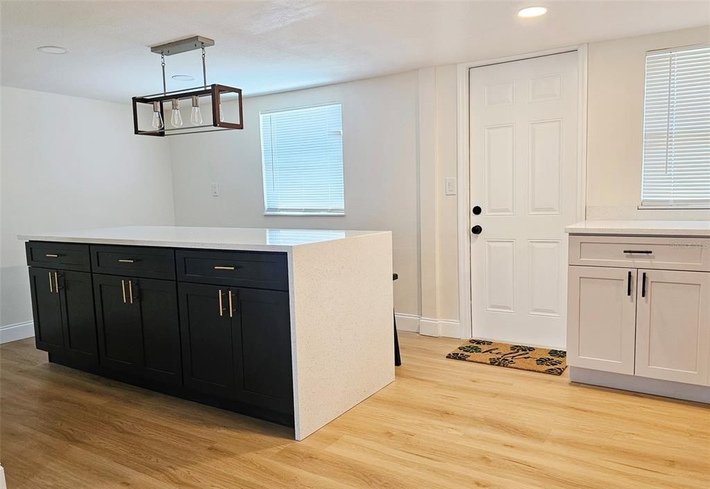 На продажу: $475,000 (3 спален, 2 ванн, 1711 Квадратных фут)