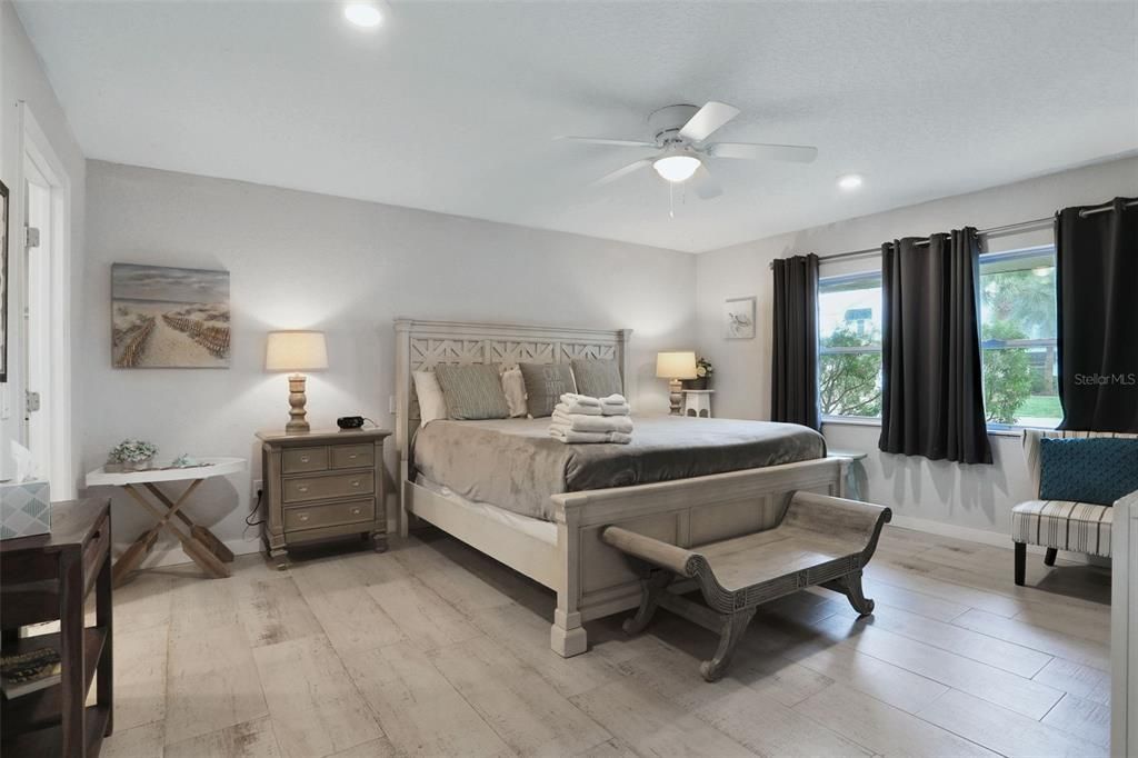 На продажу: $949,900 (4 спален, 4 ванн, 2461 Квадратных фут)