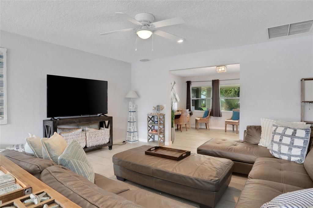 На продажу: $949,900 (4 спален, 4 ванн, 2461 Квадратных фут)