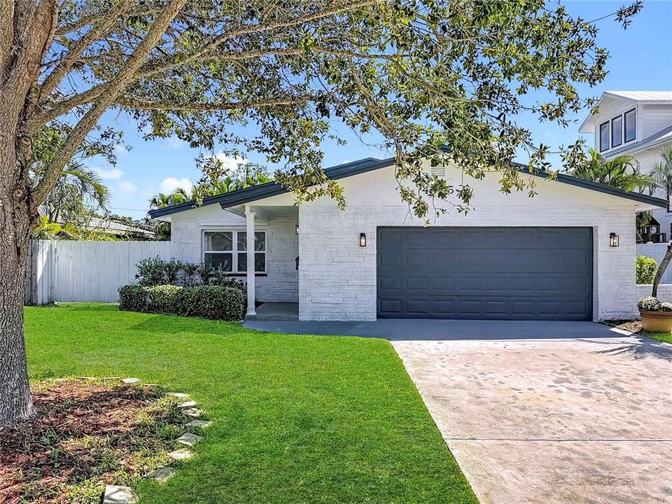 Recently Rented: $3,590 (3 beds, 2 baths, 1260 Square Feet)