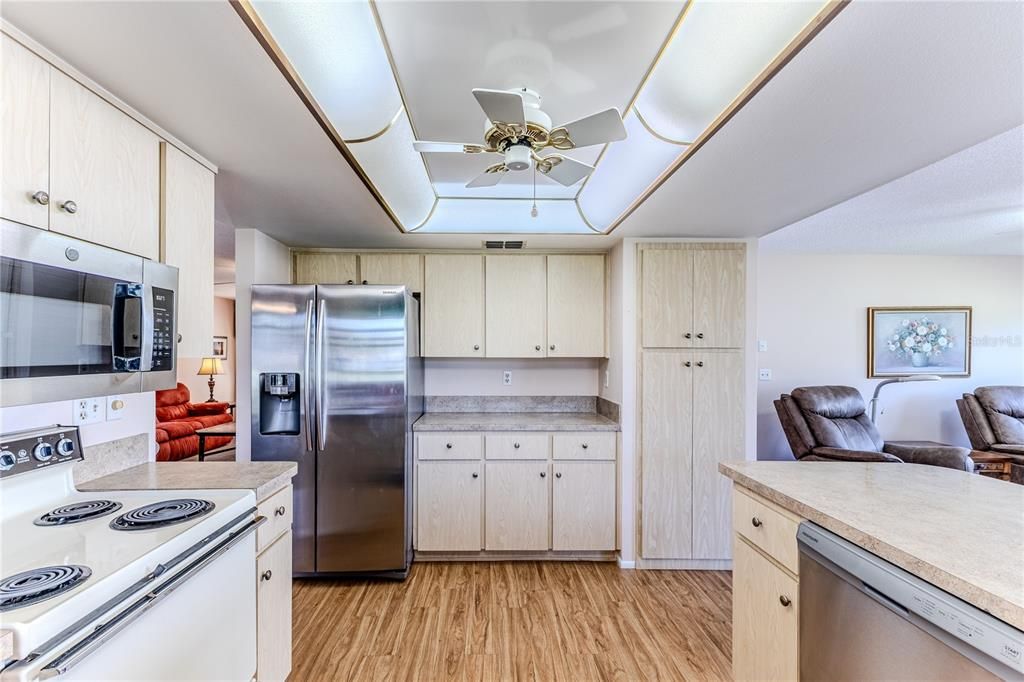 На продажу: $299,000 (2 спален, 2 ванн, 1780 Квадратных фут)