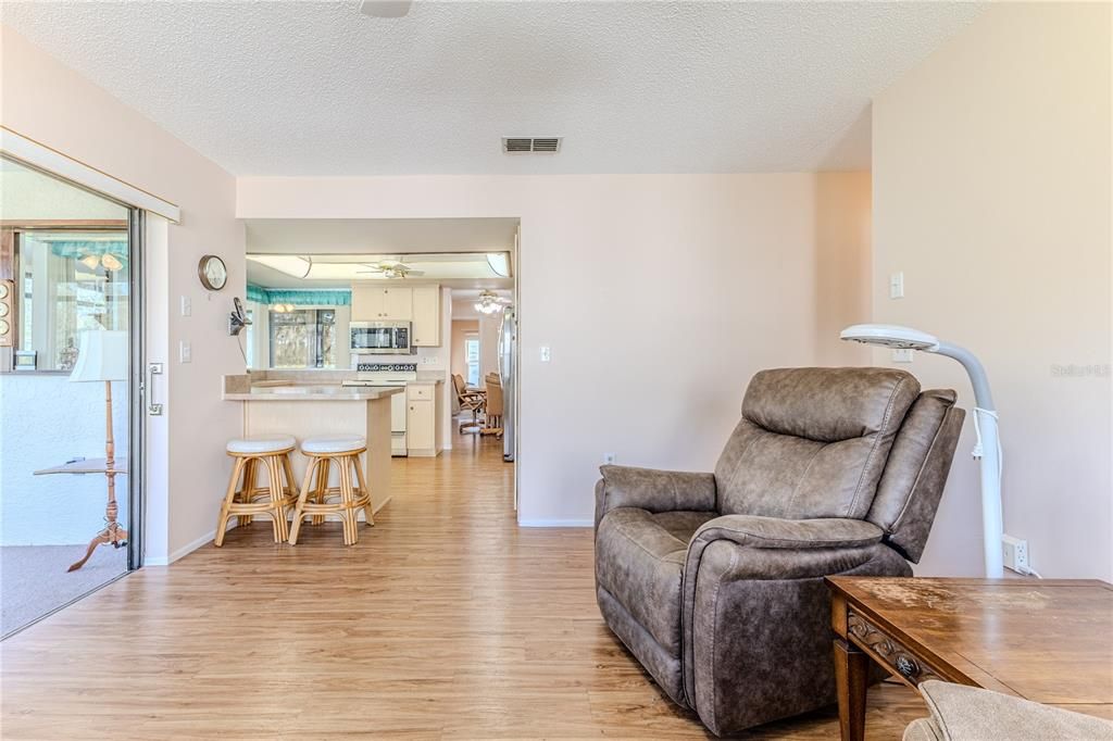 На продажу: $299,000 (2 спален, 2 ванн, 1780 Квадратных фут)