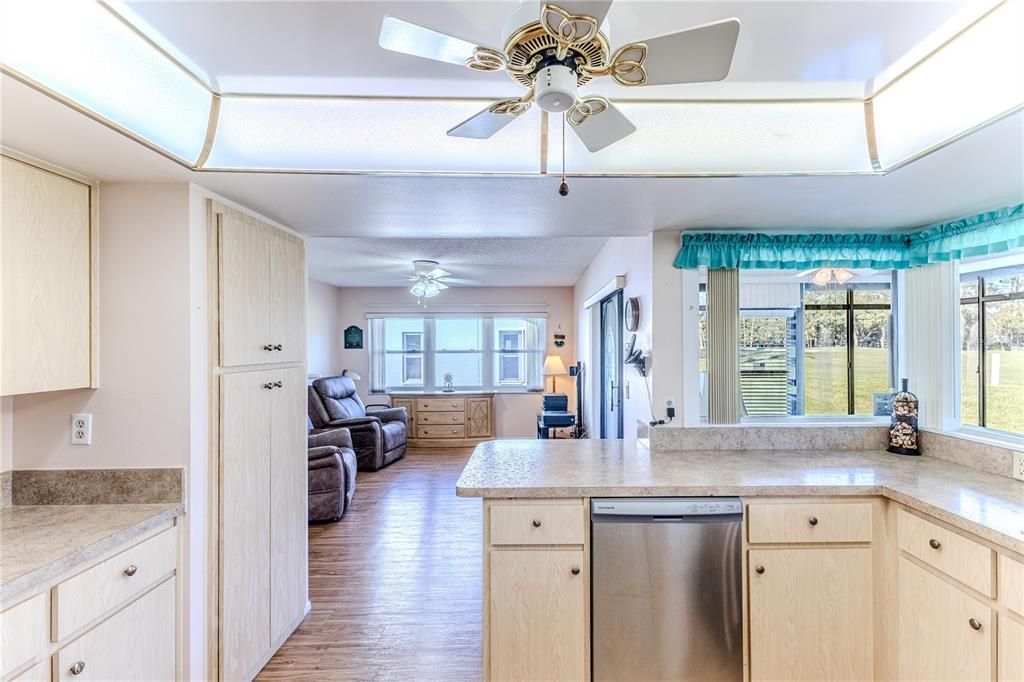 На продажу: $299,000 (2 спален, 2 ванн, 1780 Квадратных фут)