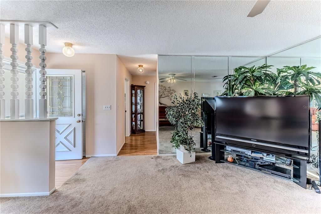 На продажу: $299,000 (2 спален, 2 ванн, 1780 Квадратных фут)