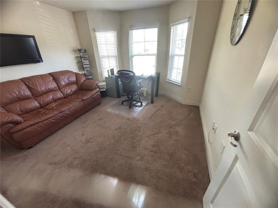 Active With Contract: $317,000 (3 beds, 2 baths, 1520 Square Feet)