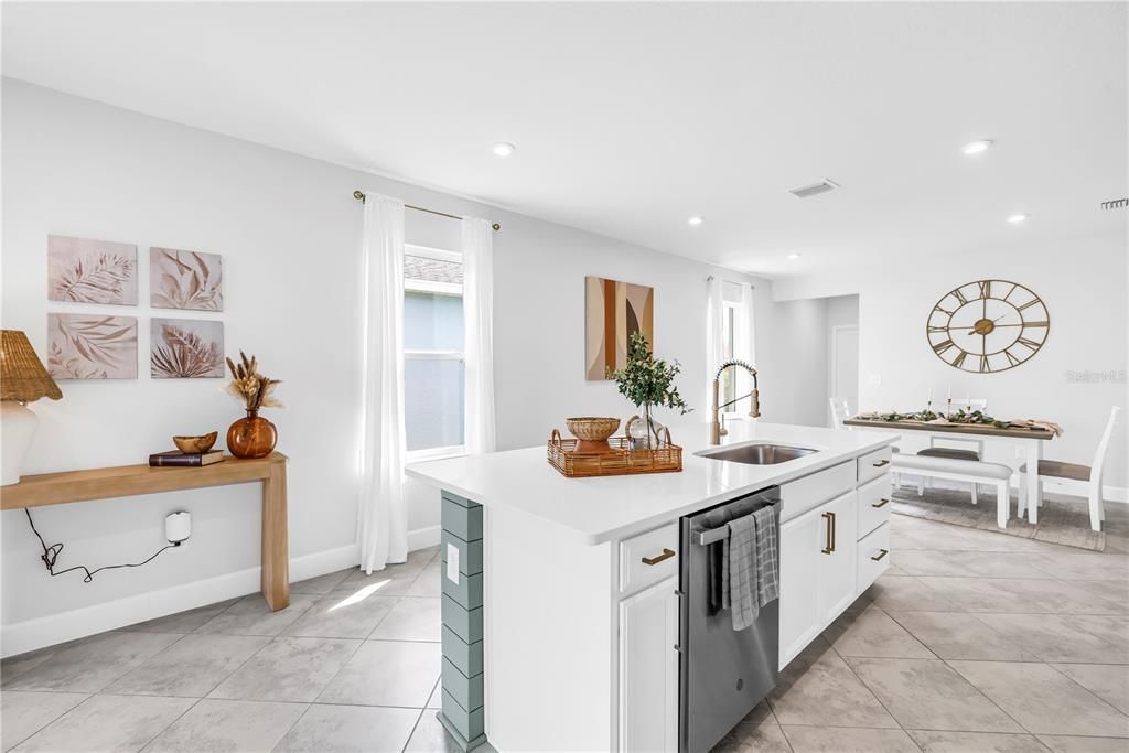 Active With Contract: $340,000 (3 beds, 2 baths, 1492 Square Feet)