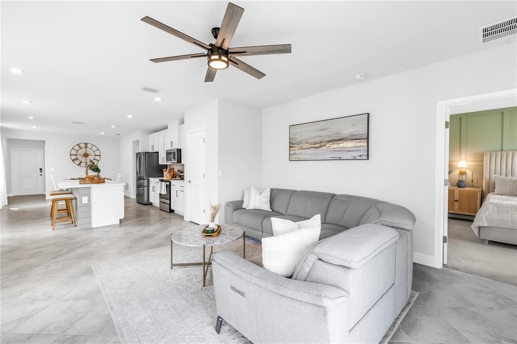 Active With Contract: $340,000 (3 beds, 2 baths, 1492 Square Feet)