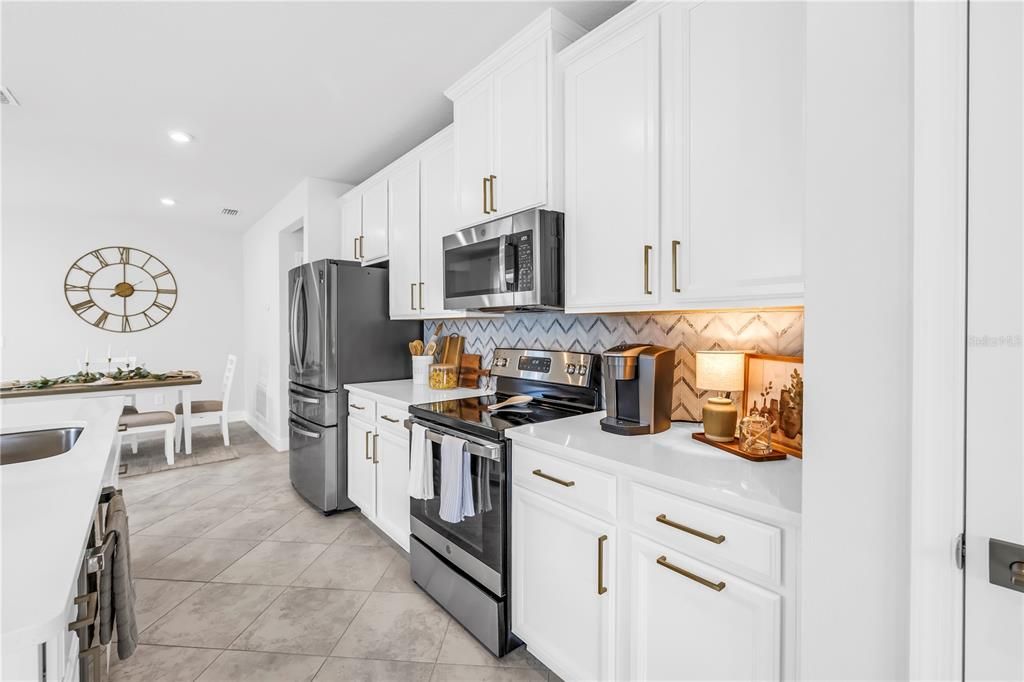 Active With Contract: $340,000 (3 beds, 2 baths, 1492 Square Feet)