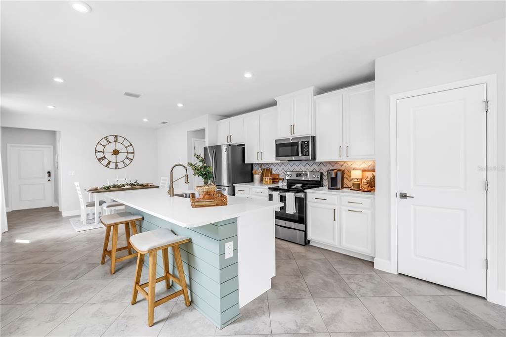 Active With Contract: $340,000 (3 beds, 2 baths, 1492 Square Feet)