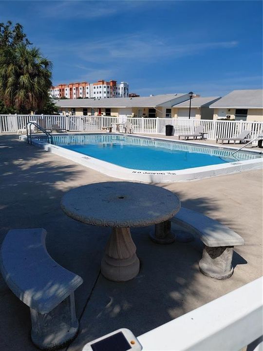 For Sale: $115,000 (2 beds, 1 baths, 722 Square Feet)