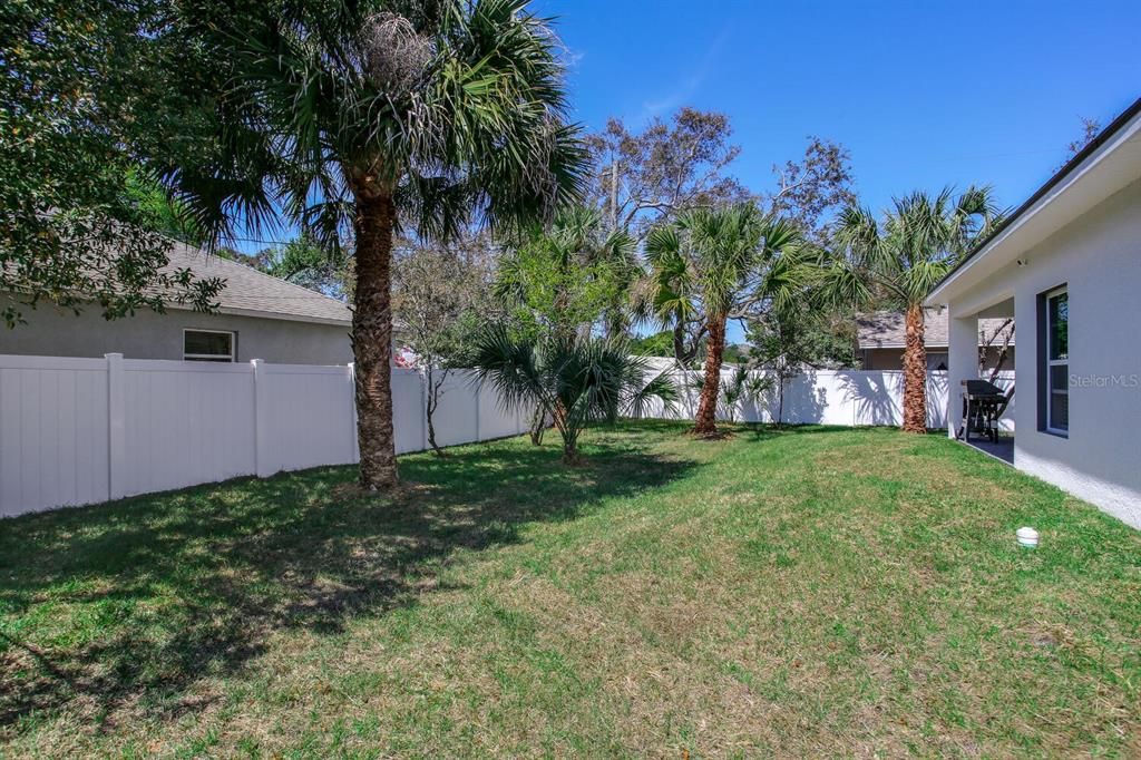 出租: $4,000 (3 贝兹, 2 浴室, 1585 平方英尺)