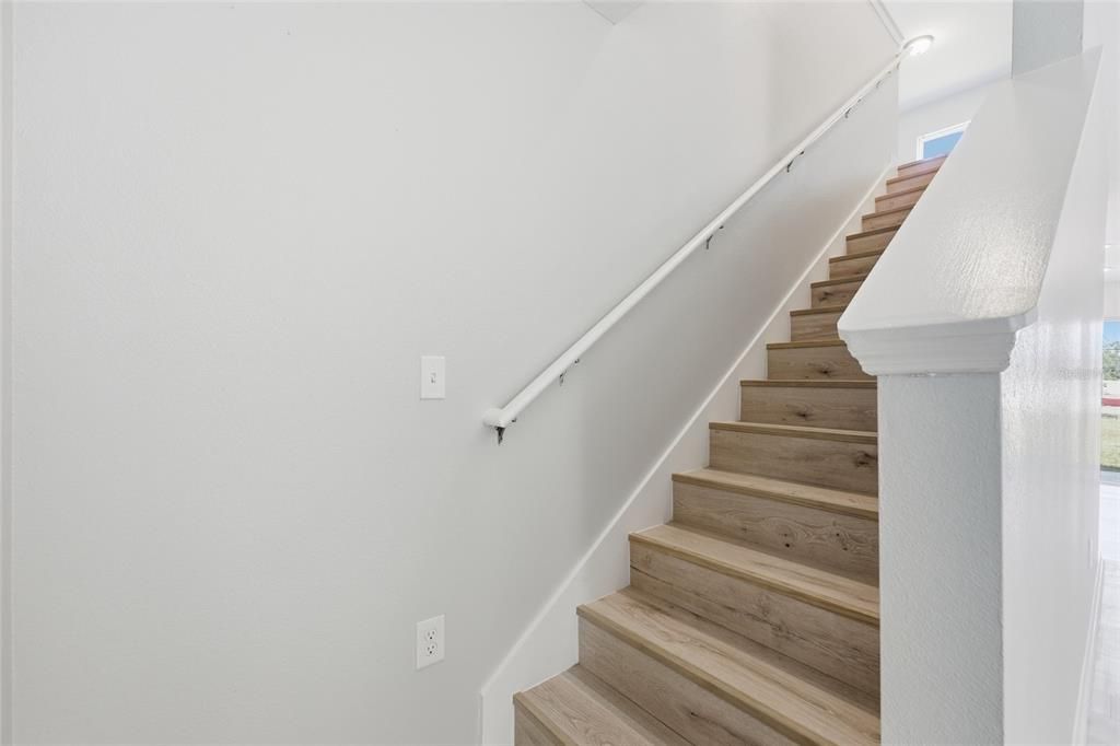 For Sale: $365,000 (4 beds, 3 baths, 1941 Square Feet)