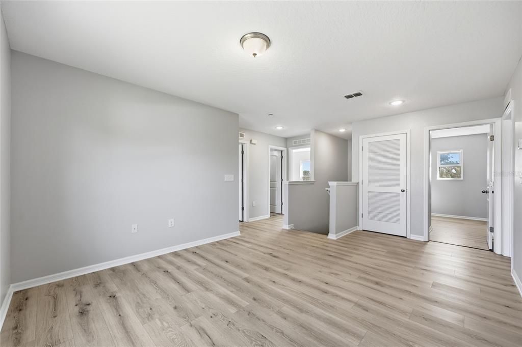 For Sale: $365,000 (4 beds, 3 baths, 1941 Square Feet)