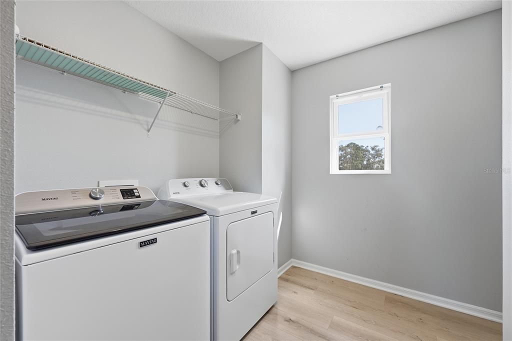 For Sale: $365,000 (4 beds, 3 baths, 1941 Square Feet)