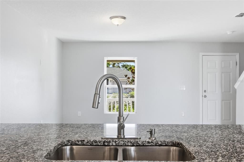 For Sale: $365,000 (4 beds, 3 baths, 1941 Square Feet)