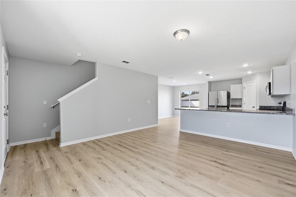 For Sale: $365,000 (4 beds, 3 baths, 1941 Square Feet)