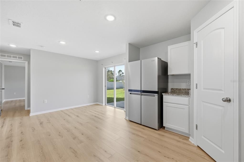 For Sale: $365,000 (4 beds, 3 baths, 1941 Square Feet)