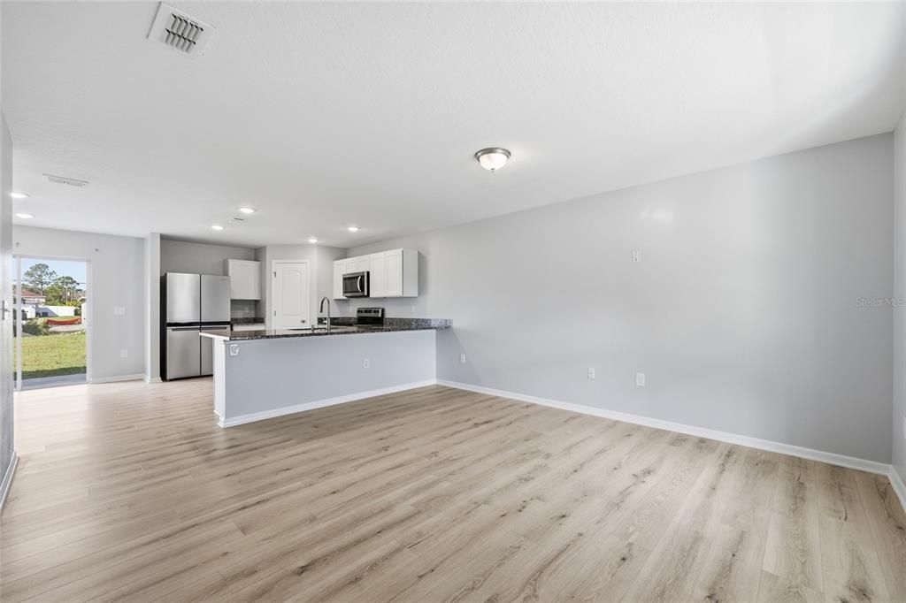 For Sale: $365,000 (4 beds, 3 baths, 1941 Square Feet)