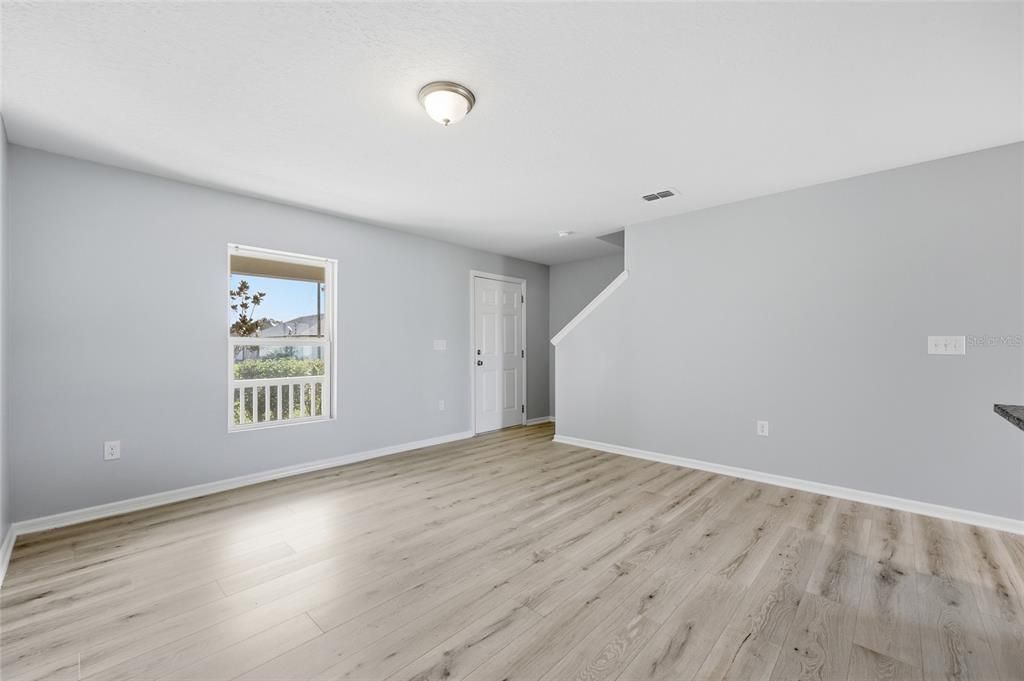 For Sale: $365,000 (4 beds, 3 baths, 1941 Square Feet)