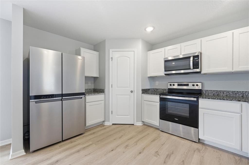 For Sale: $365,000 (4 beds, 3 baths, 1941 Square Feet)