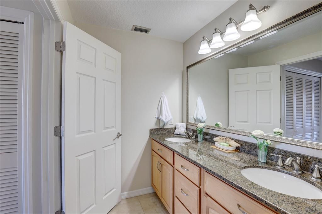 На продажу: $599,900 (2 спален, 2 ванн, 1755 Квадратных фут)