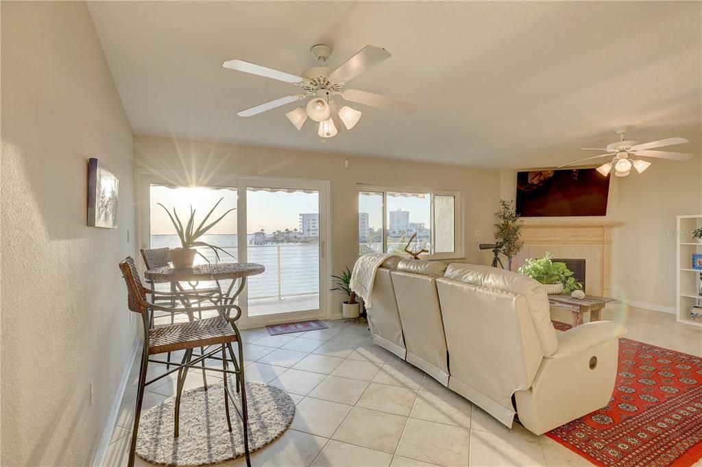 На продажу: $599,900 (2 спален, 2 ванн, 1755 Квадратных фут)