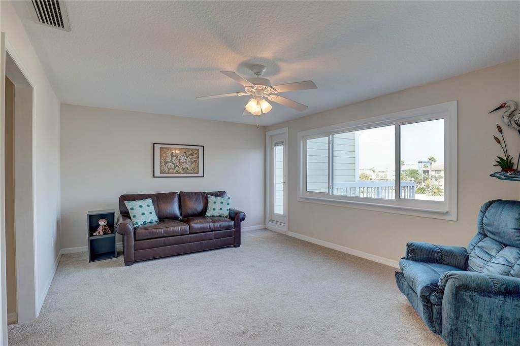 На продажу: $599,900 (2 спален, 2 ванн, 1755 Квадратных фут)