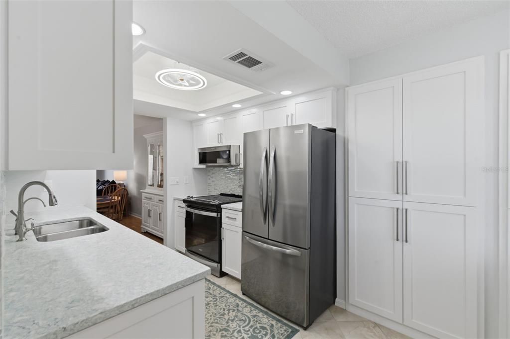 For Sale: $298,500 (2 beds, 2 baths, 1000 Square Feet)