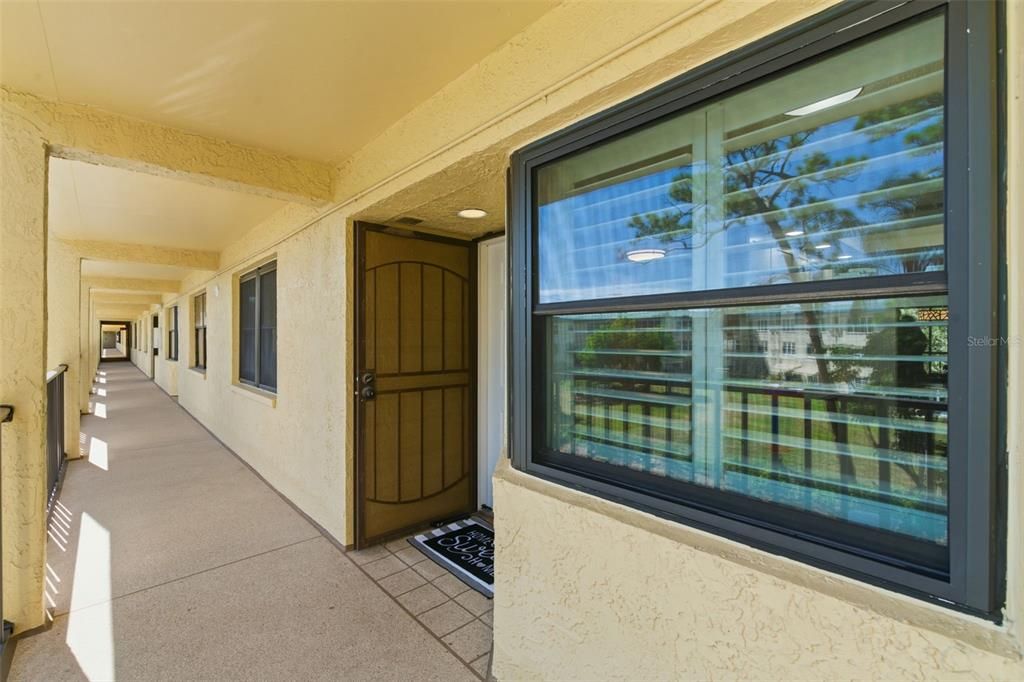 For Sale: $298,500 (2 beds, 2 baths, 1000 Square Feet)