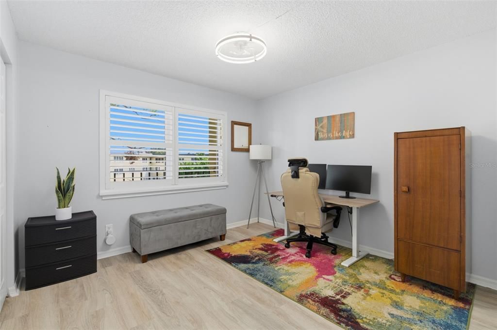 For Sale: $298,500 (2 beds, 2 baths, 1000 Square Feet)