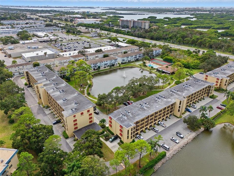 For Sale: $298,500 (2 beds, 2 baths, 1000 Square Feet)