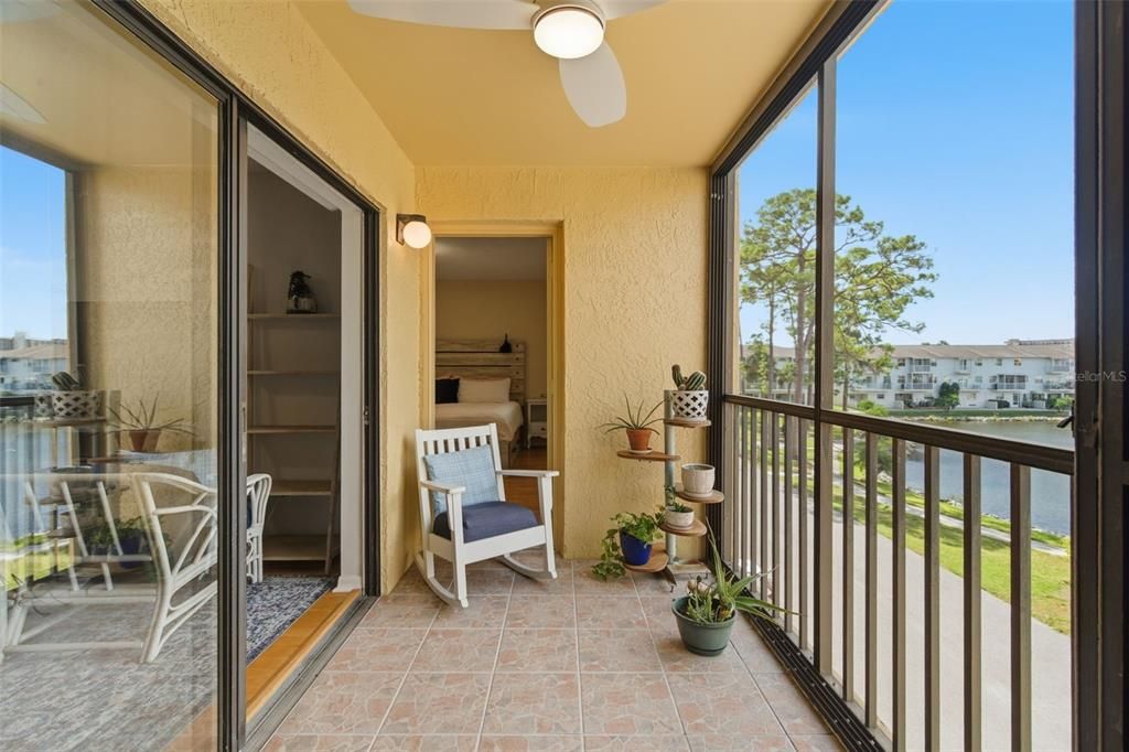 For Sale: $298,500 (2 beds, 2 baths, 1000 Square Feet)