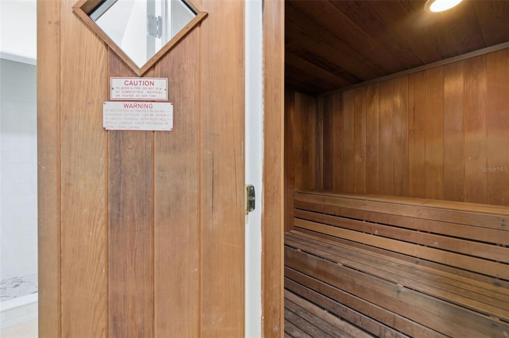 For Sale: $298,500 (2 beds, 2 baths, 1000 Square Feet)