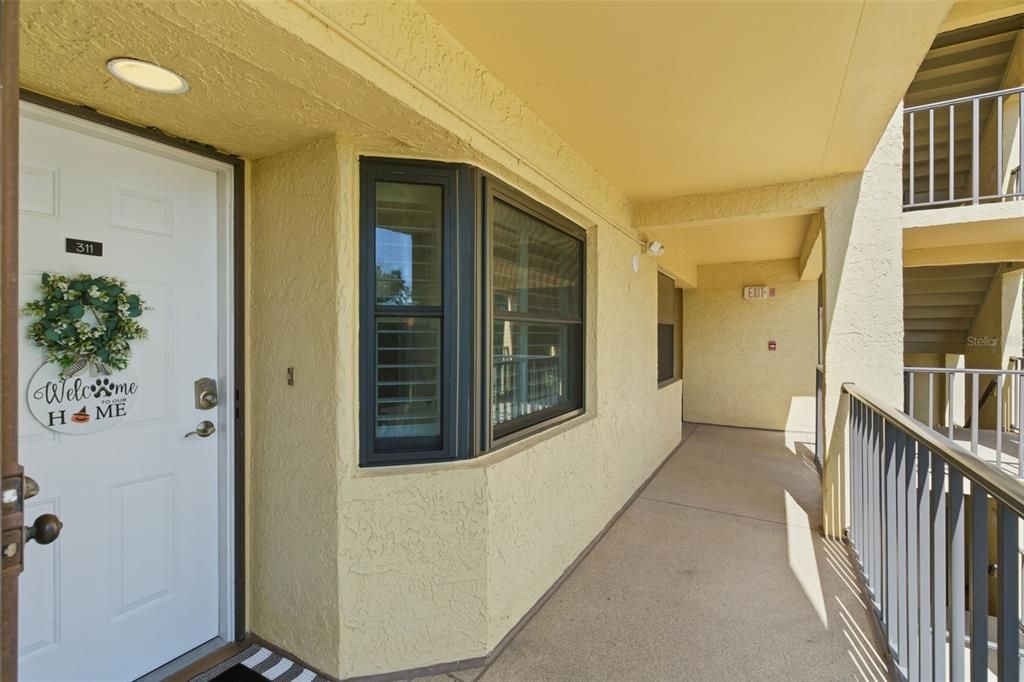 For Sale: $298,500 (2 beds, 2 baths, 1000 Square Feet)