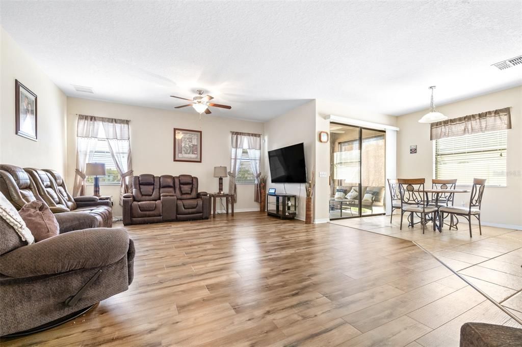 For Sale: $635,000 (6 beds, 4 baths, 3231 Square Feet)