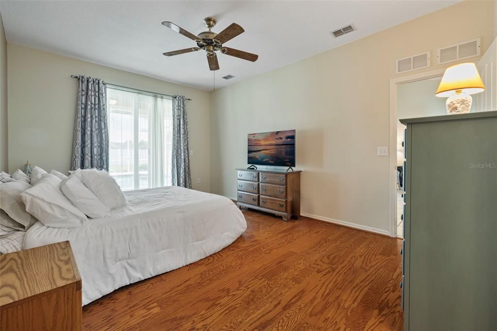 Activo con contrato: $475,000 (4 camas, 2 baños, 2007 Pies cuadrados)