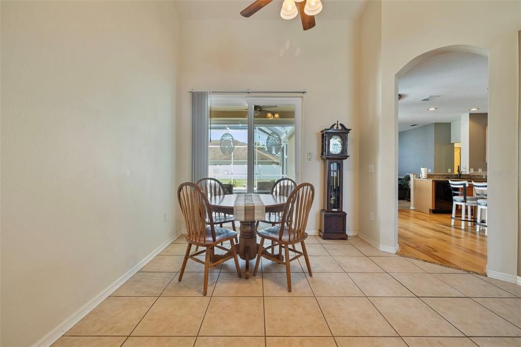 Activo con contrato: $475,000 (4 camas, 2 baños, 2007 Pies cuadrados)