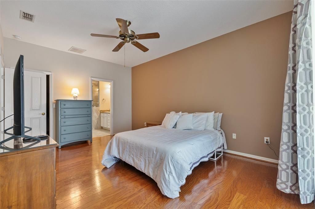 Activo con contrato: $475,000 (4 camas, 2 baños, 2007 Pies cuadrados)