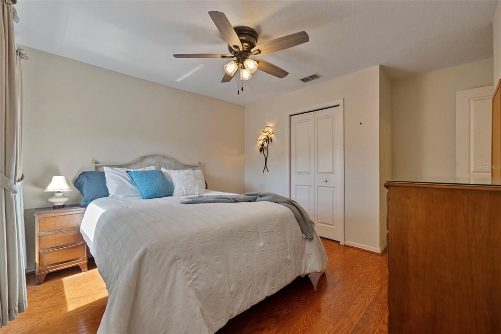 Activo con contrato: $475,000 (4 camas, 2 baños, 2007 Pies cuadrados)