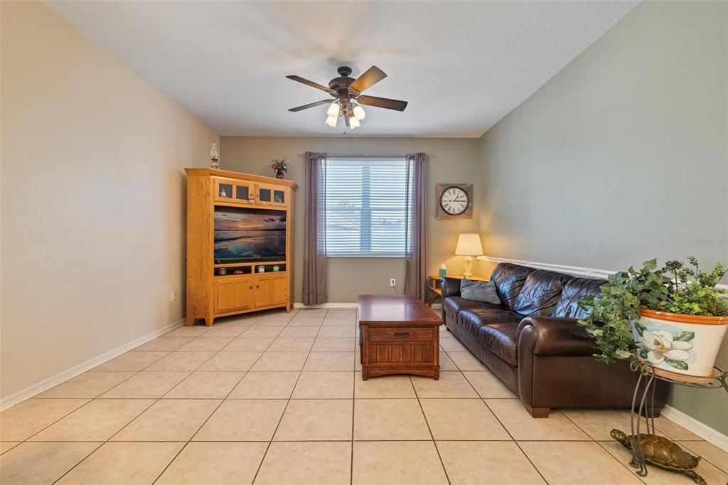 Activo con contrato: $475,000 (4 camas, 2 baños, 2007 Pies cuadrados)