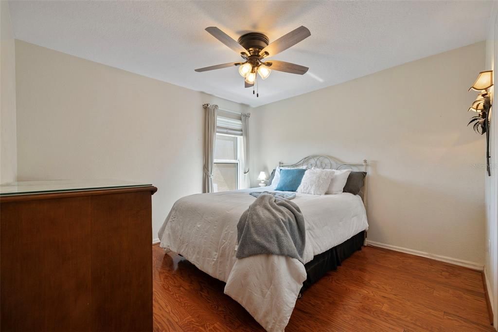 Activo con contrato: $475,000 (4 camas, 2 baños, 2007 Pies cuadrados)